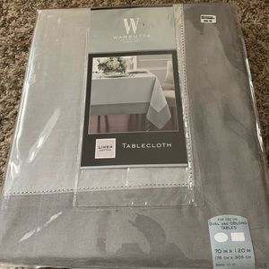 Wamsutta tablecloth